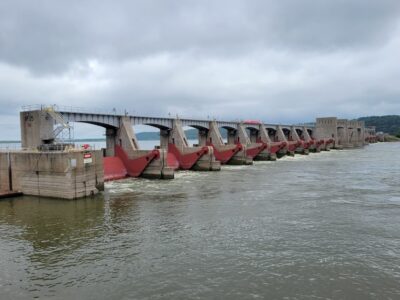 Lock and dam 25.jpg