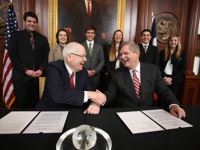 Tom Vilsack Kenneth Quinn World Food Prize.jpg