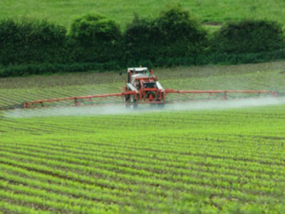 Red-Tractor-spraying-field.jpg