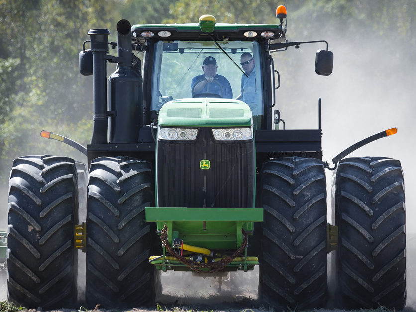 John Deere sees 1.667B in third quarter, increases 2021