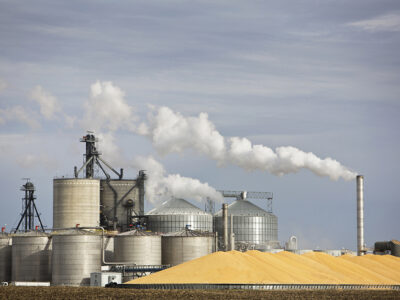 ethanolplant_grainbins_energy